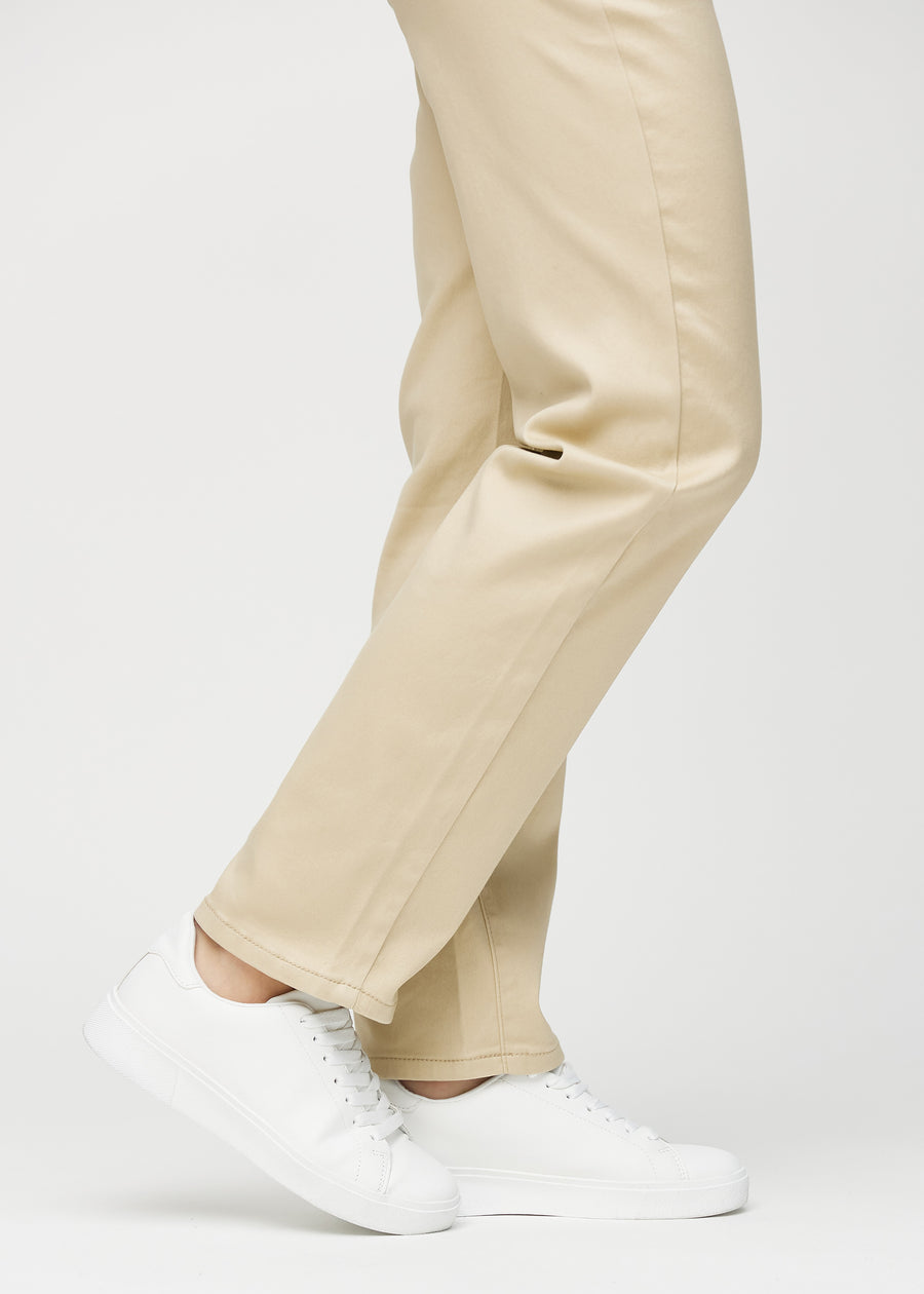 Anklerne på en model, så man kan se, hvor løst jeansene sidder.