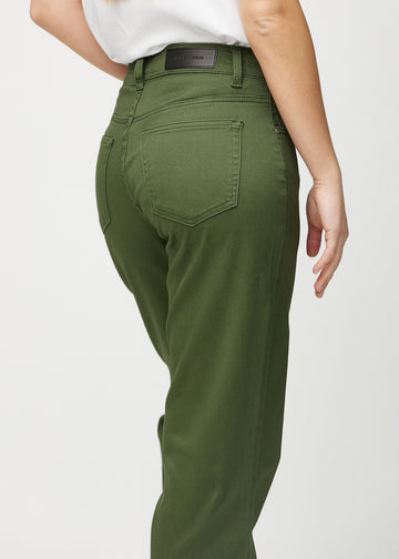 Loose-Jeans für Damen in Dunkelgrün, Farbe Renewals. Nahaufnahme von hinten an einem Model, um die Passform und Details zu zeigen.