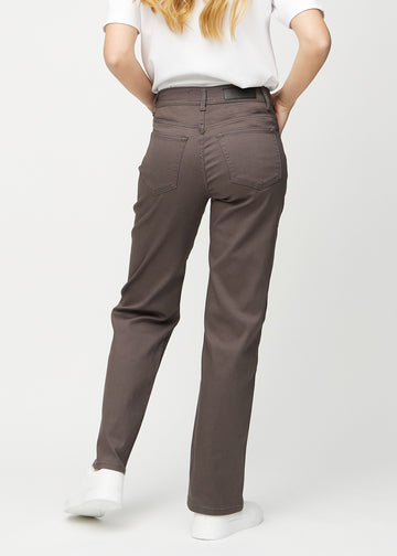 Loose-Jeans für Damen in Graubraun, Farbe Thunders. Rückansicht an einem Model, die gesamte lockere Passform ist zu sehen.