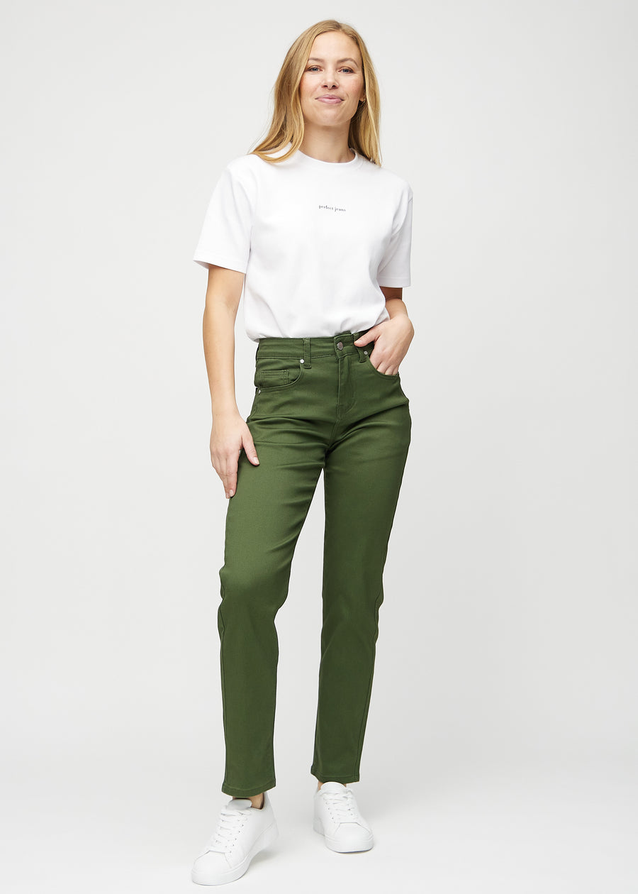 Regular-Jeans für Damen in Dunkelgrün, Farbe Renewals. Ganzkörperansicht eines Models in diesen Jeans.