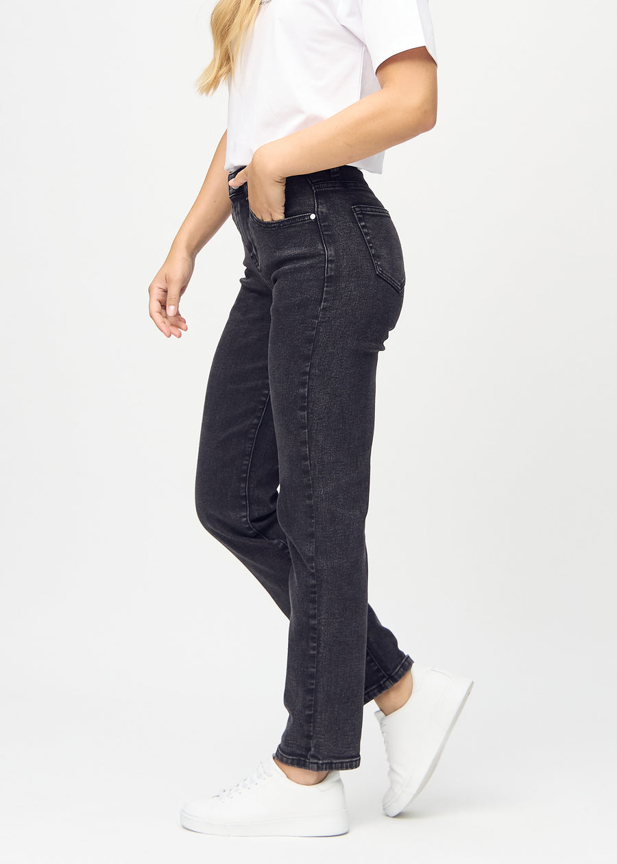 Regular-Jeans für Damen in Dunkelgrau, Farbe Shadows. Seitenansicht an einem Model.