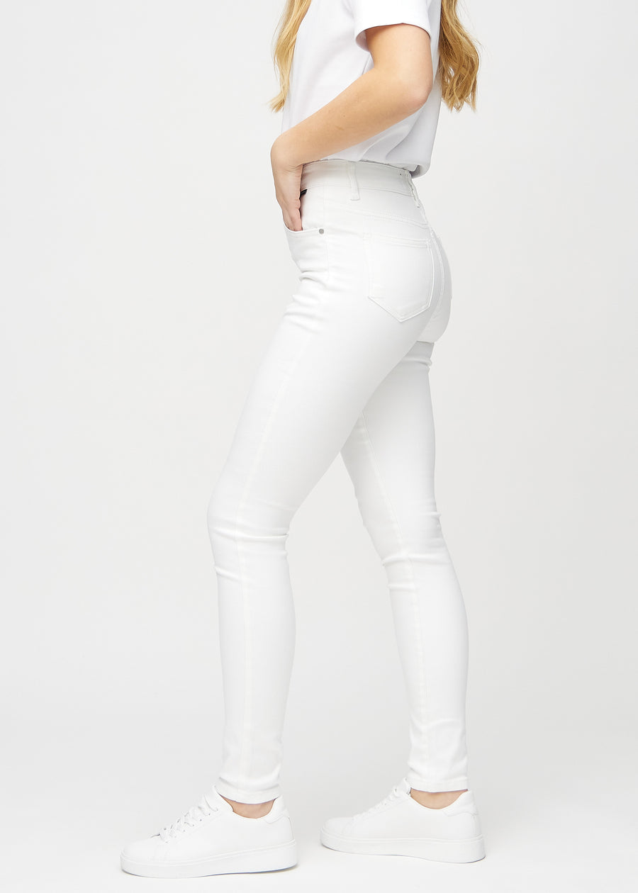 Skinny-Jeans für Damen in Weiß, Farbe Marguerites. Seitenansicht an einem Model.